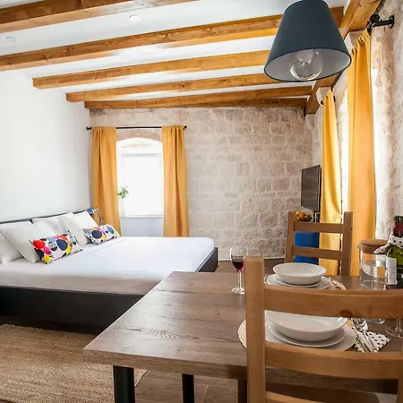 Lucia بيت ضيافة 3*