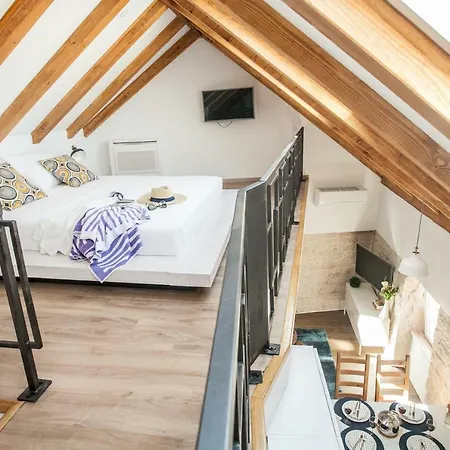 Lucia Guest house