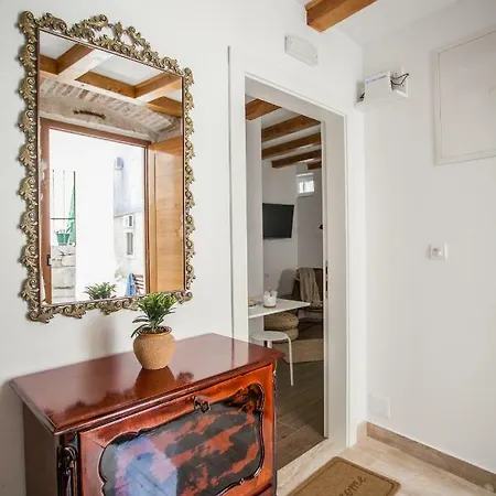 Lucia 3* تروغير