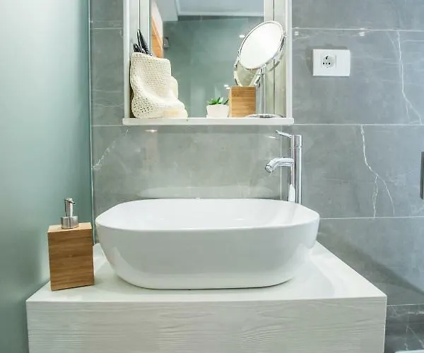 Lucia Πανσιόν 3*