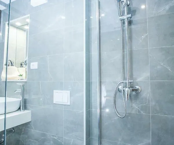 Πανσιόν Lucia 3*