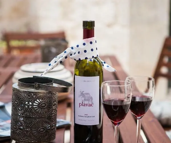 Πανσιόν Lucia 3*