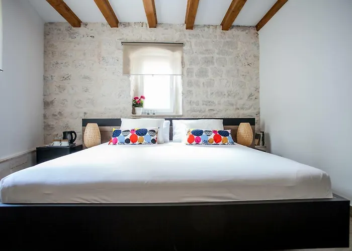 Lucia Τρογκίρ