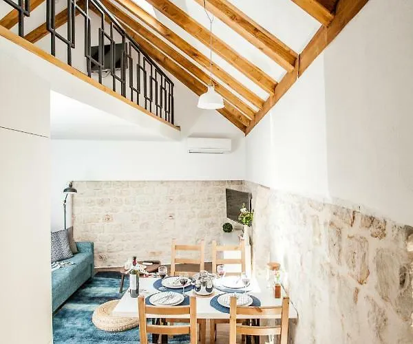 Lucia Πανσιόν