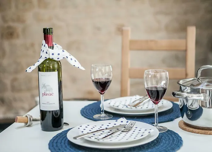 Lucia Πανσιόν