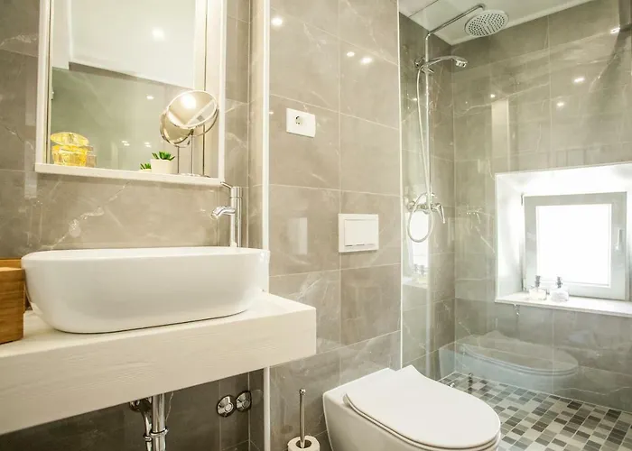 Lucia Τρογκίρ