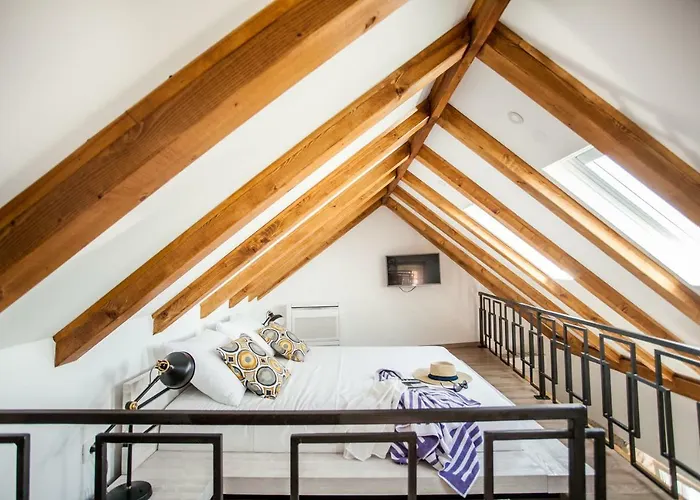 Lucia Τρογκίρ