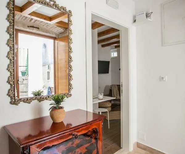 Lucia 3* Τρογκίρ