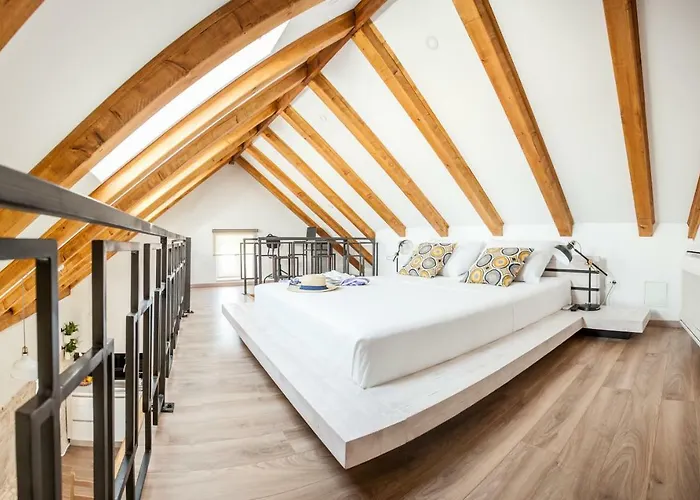 Πανσιόν Lucia Τρογκίρ