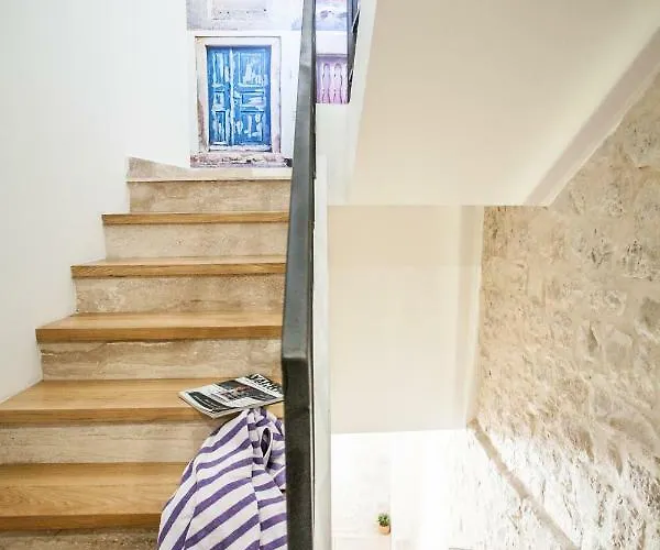 Πανσιόν Lucia