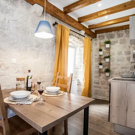 Guest house Lucia Trogir