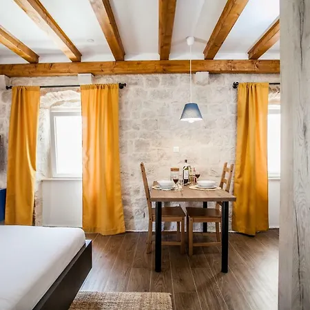 Lucia Guest house 3*