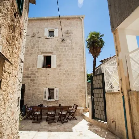 Lucia Casa de hóspedes Trogir